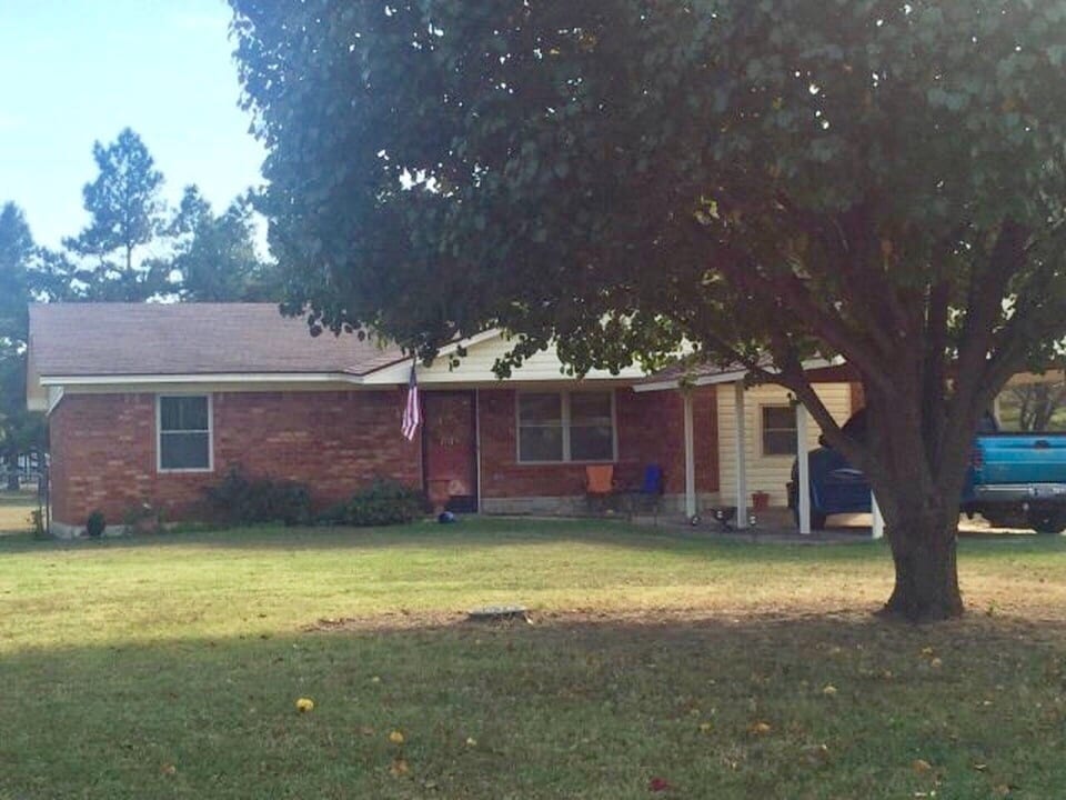 Building Photo - 3 bed 1 bath country home