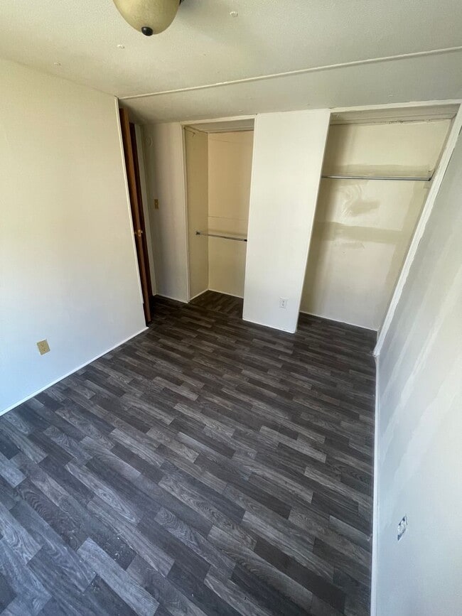 Building Photo - Embers East 2 bedroom 1 bath