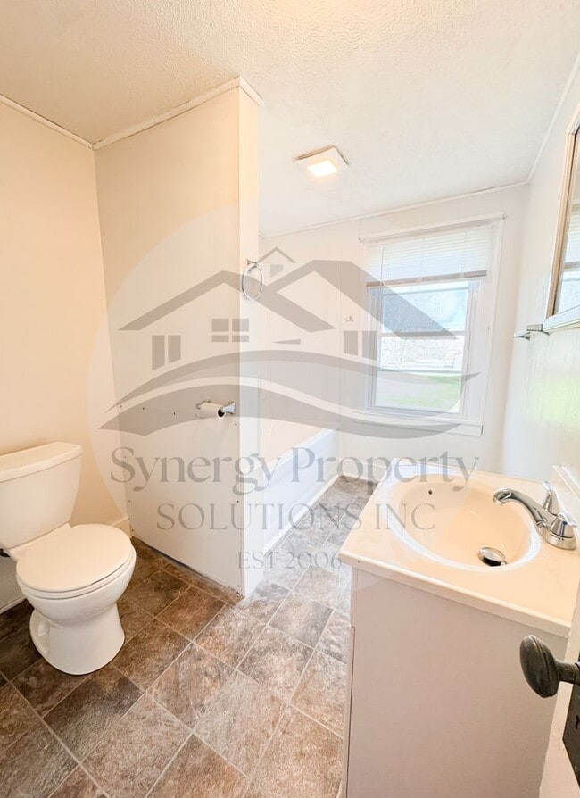 Building Photo - 328 N Columbus St