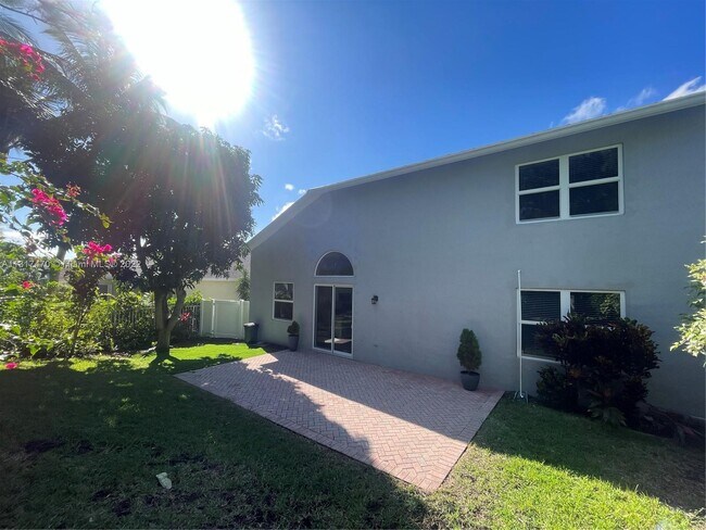 Building Photo - 5 Lake Eden Dr