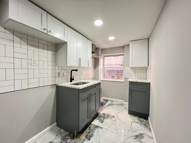 Building Photo - 86 Irving St