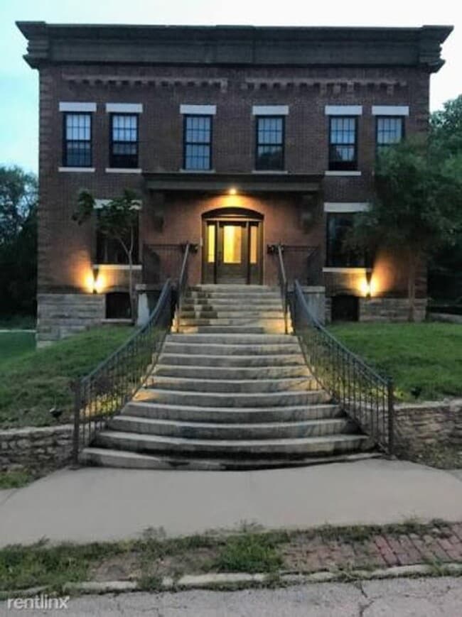 Building Photo - 1820 Washington St