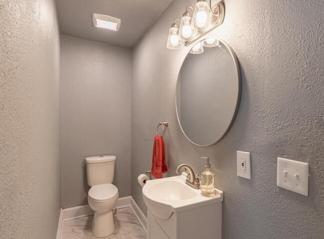 Foto del edificio - 2705 E 35th St