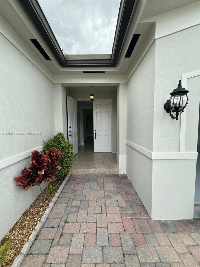 Foto del edificio - 13631 SW 272nd Terrace