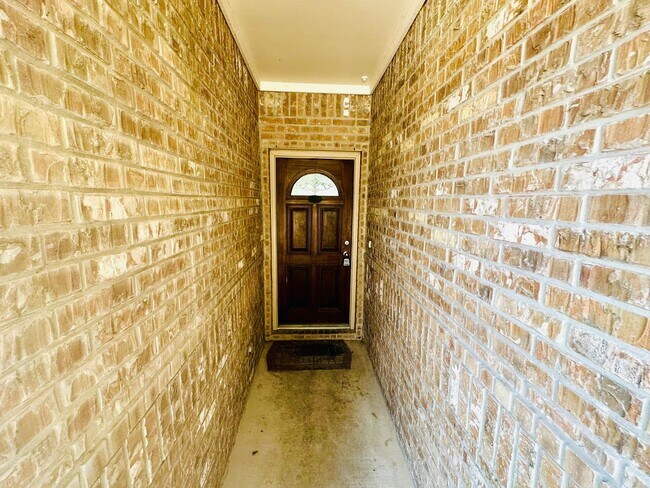 Building Photo - Your Dream Awaits! A Charming 4 bedroom 2....
