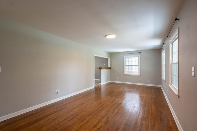 Building Photo - Beautiful 3 bed and 1 bath house in Johnso...