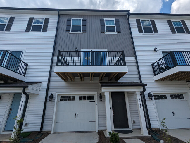 Building Photo - Room in Townhome on Scoter St