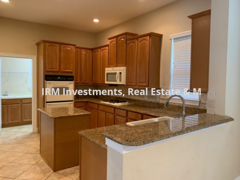Building Photo - 4 bedroom house in Keenes Pointe