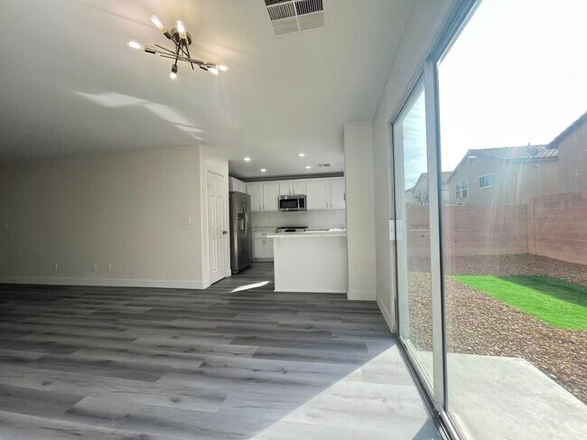 Foto del edificio - 6339 W Silver Ribbon Ct