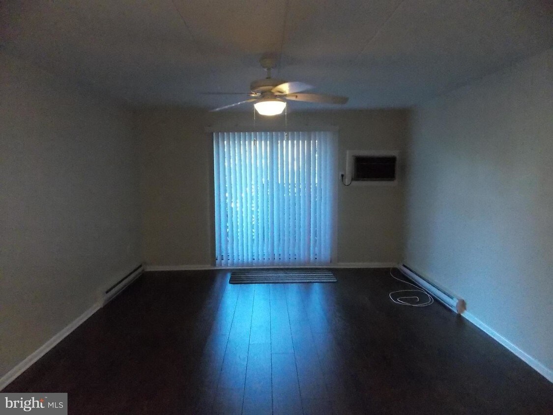 3421 West Chester Pike Unit B14, Newtown Square, PA 19073 Room for