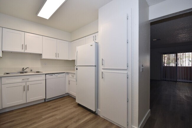 Foto del edificio - Charming  2 Bed 2 Bath Home at Desert Shores!