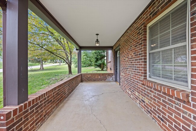Building Photo - 1812 Sedgewick Dr
