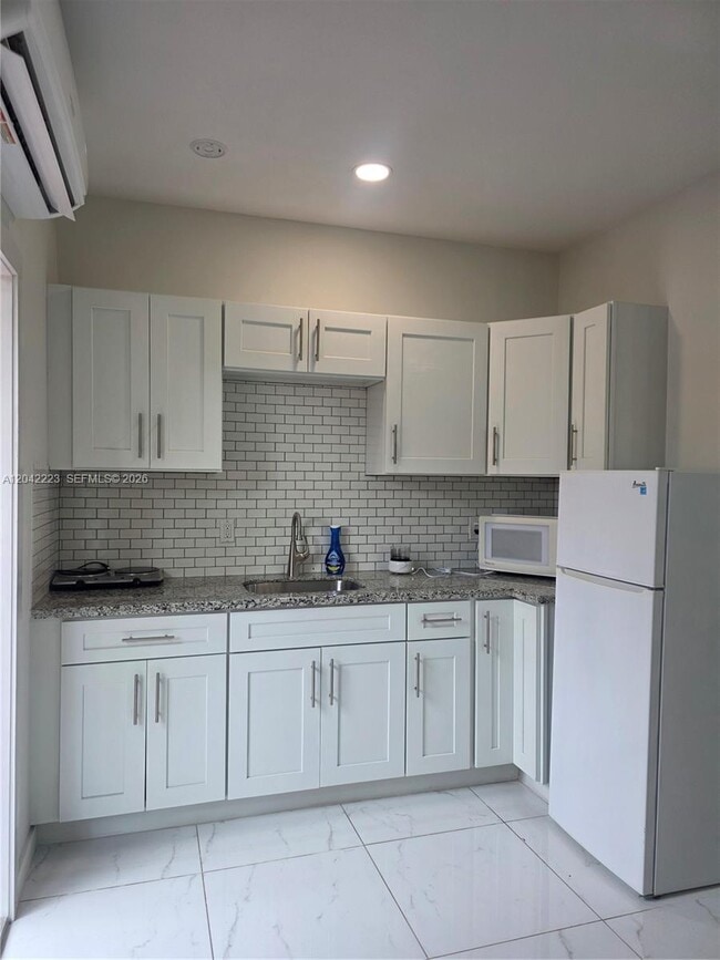 Building Photo - 1281 Redbird Ave