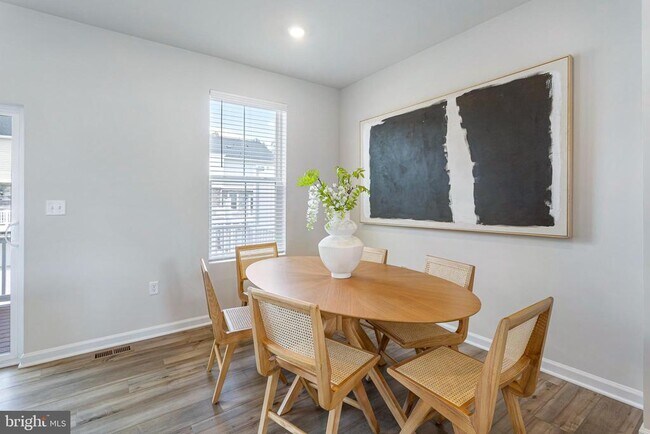 Foto del edificio - 5683 Glencoe Pl