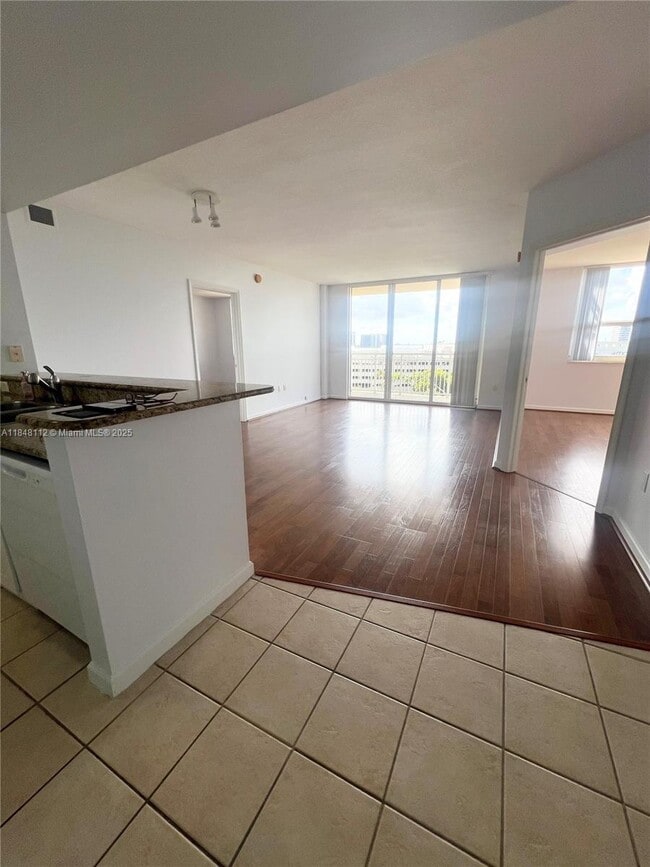 Foto del edificio - 19501 W Country Club Dr