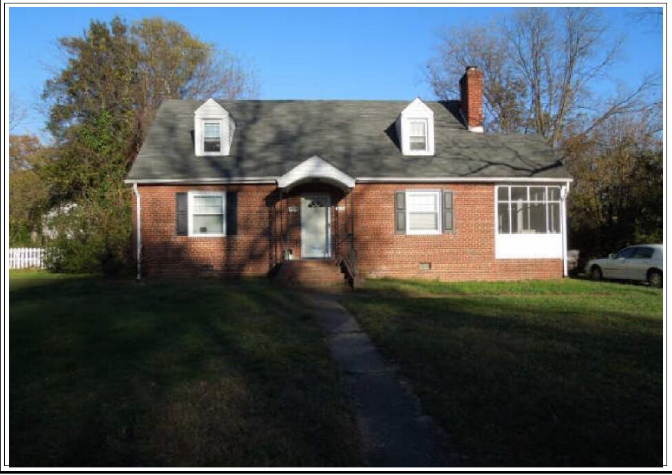 Primary Photo - 1213 Evergreen Ave