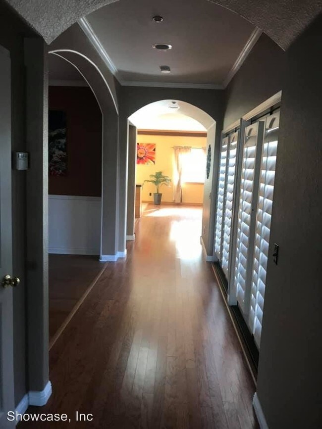 Building Photo - 5 br, 3.5 bath House - 7903 La Nita St