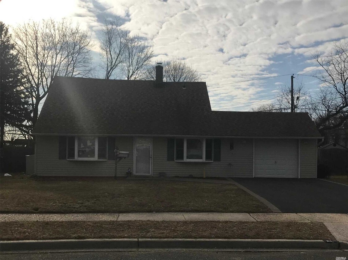 Primary Photo - 24 Mill Ln
