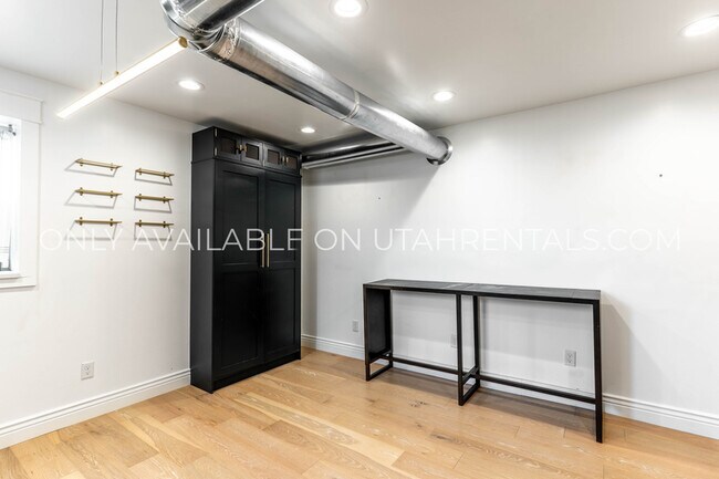 Foto del edificio - 276 E Broadway