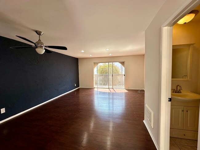 Building Photo - 719 N Eucalyptus Ave