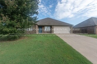 Building Photo - 2280 Bunker Ln