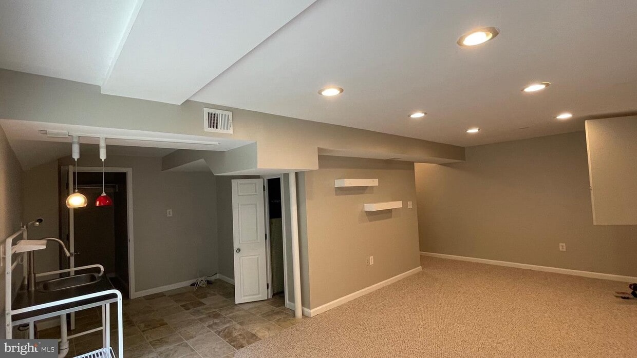 11808 Dinwiddie Dr, Rockville, MD 20852 House Rental in Rockville, MD