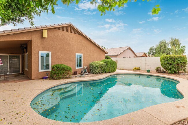 Foto del edificio - Beautiful home with pool in the heart of G...