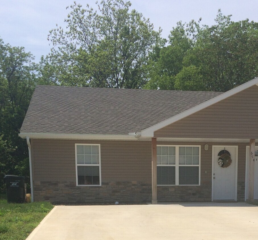 614 W Market St, Warrensburg, MO 64093 Townhome Rentals in