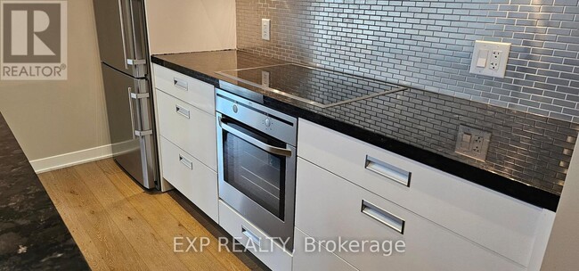 Photo du bâtiment - 88 Park Lawn Rd