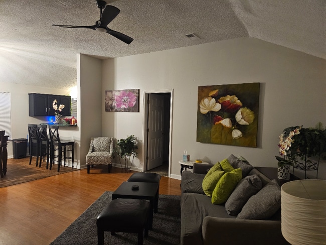 Building Photo - 99 Harmony Dr W