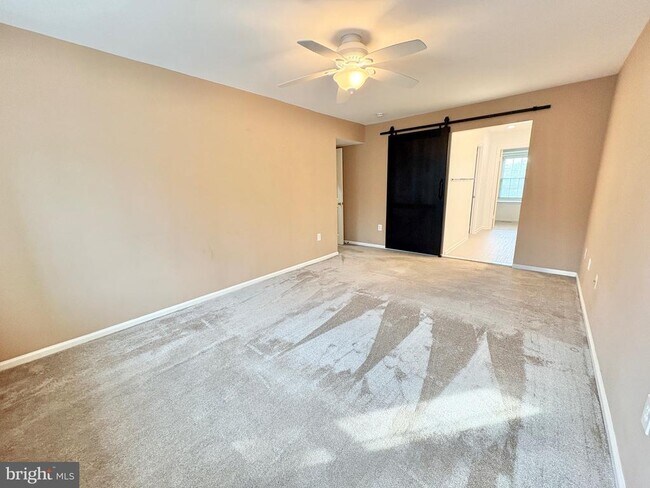 Foto del edificio - 5111 Heritage Ln