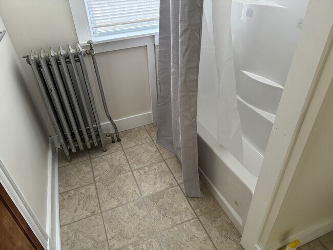 Building Photo - 85 Academy St