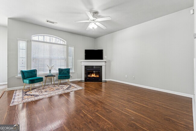 Foto del edificio - 2726 Pierce Brennen Ct NE