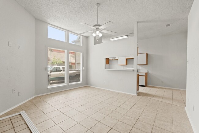 Foto del edificio - 6319 Southwood Ct N