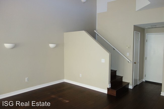 Building Photo - 1385 Serena Cir