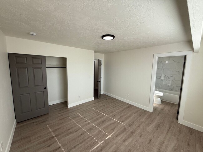 Building Photo - Five Bedroom Home, 2600 sq ft,  West Jordan, $3000/month, Fenced Yard