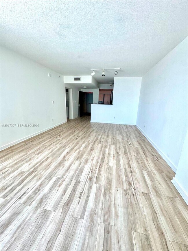 Foto del edificio - 325 S Biscayne Blvd