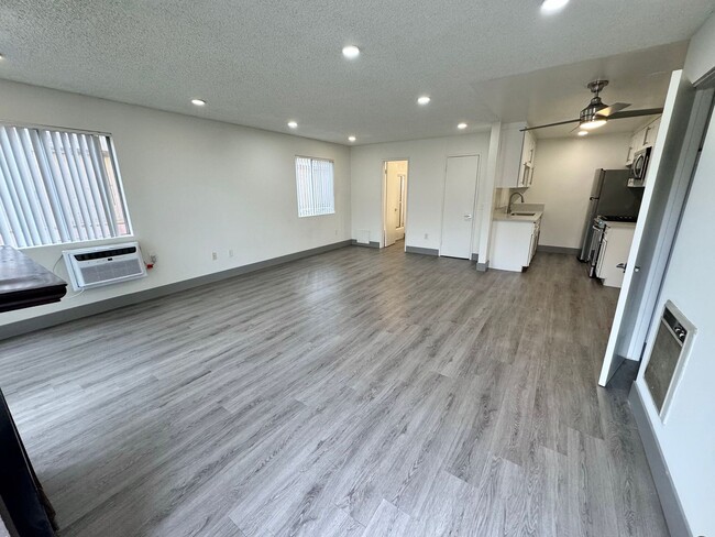 Foto del edificio - 3432-3434 S Centinela Ave