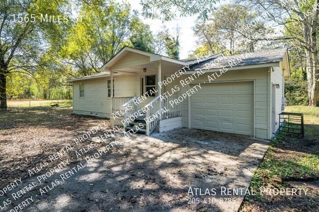 Building Photo - 1565 Miles St