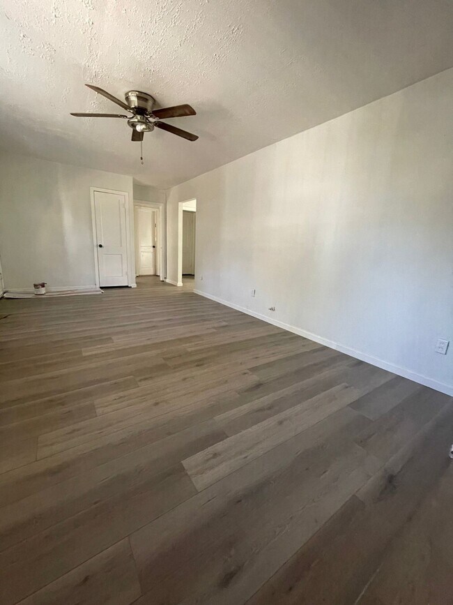 Foto del edificio - 7722 Darnay Dr