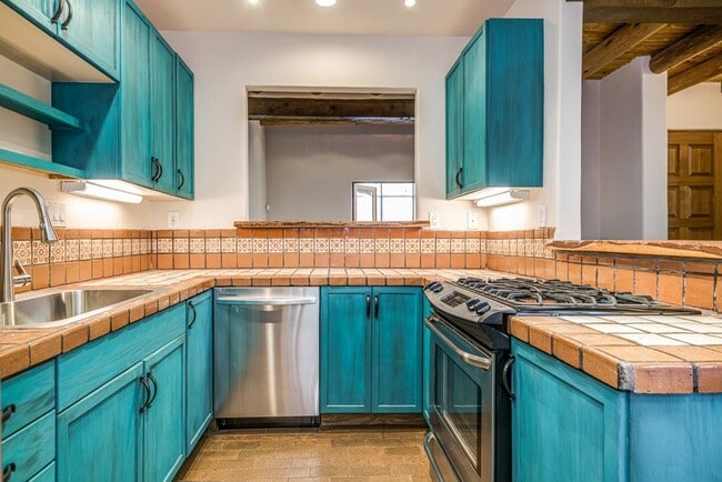Gas Stove - 655 Galisteo St