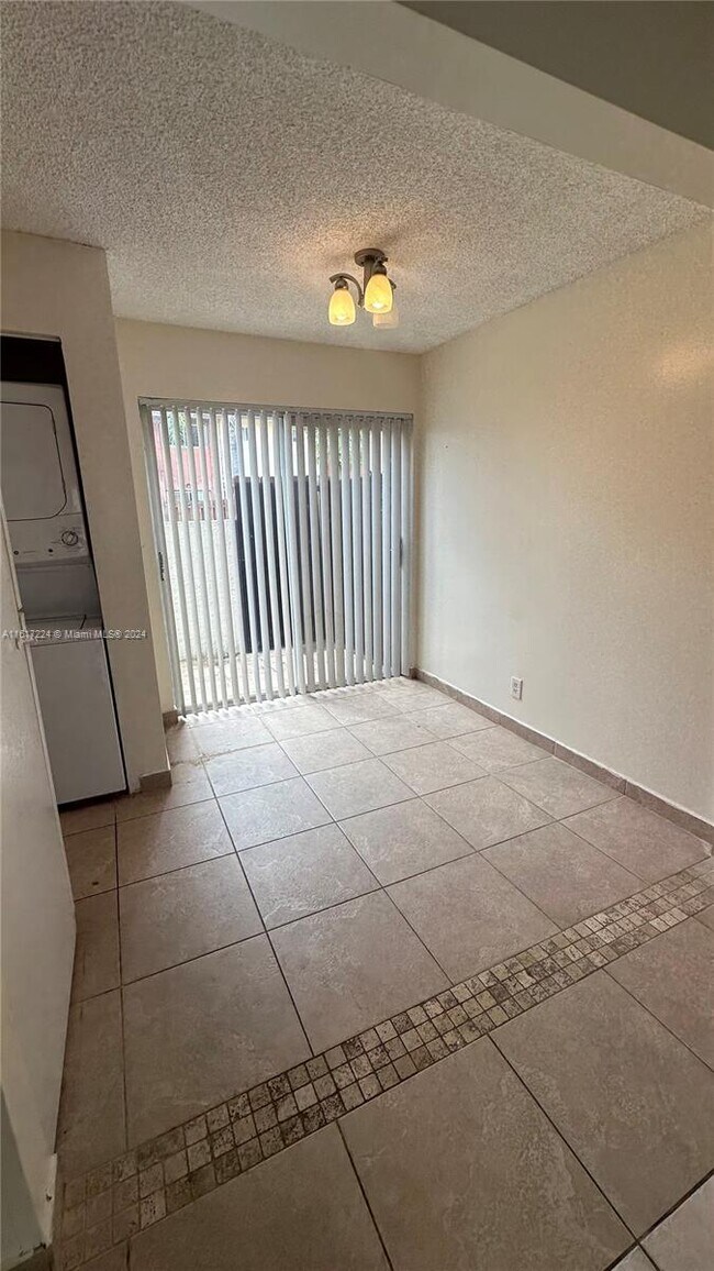 Foto del edificio - 6609 Winfield Blvd
