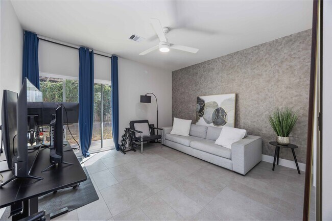 Foto del edificio - 5310 Suez St