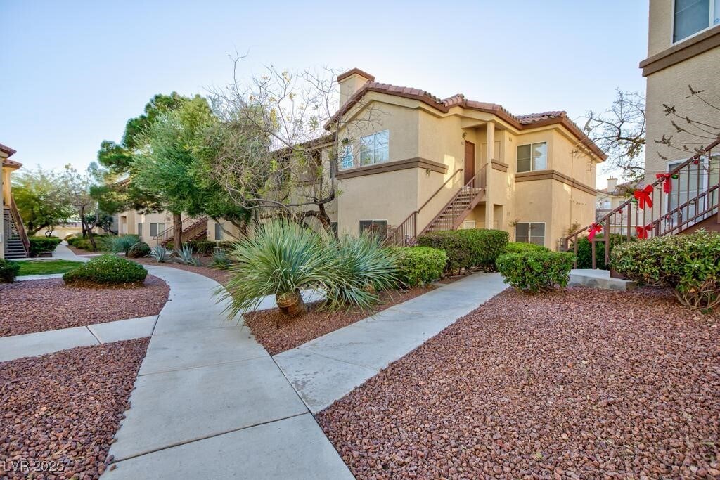 Foto principal - 8501 W University Ave