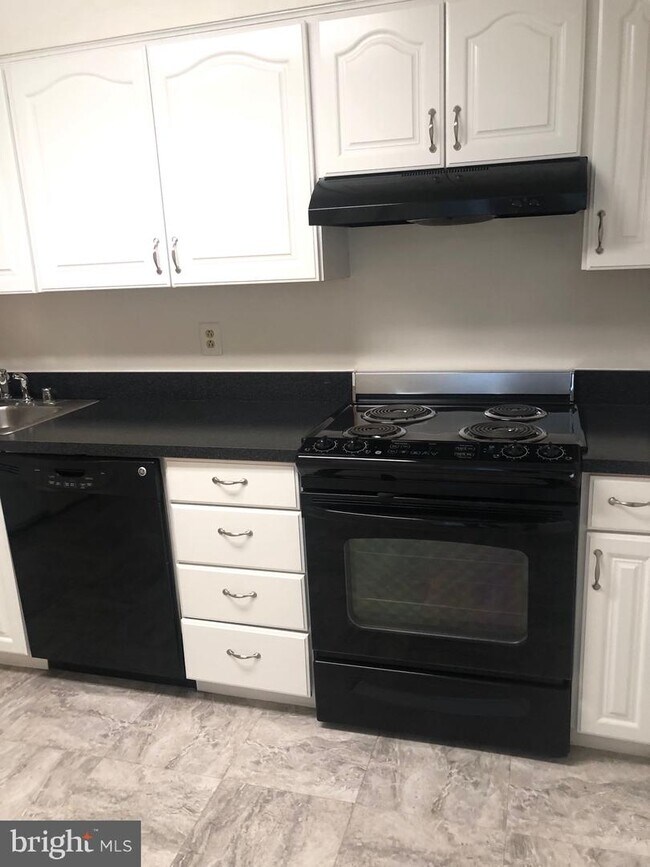 Foto del edificio - 3330 N LEISURE WORLD Blvd