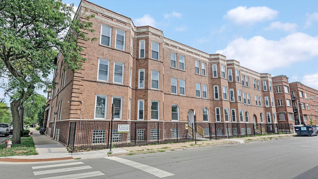 346 E 50th St Unit 2, Chicago, IL 60615 Condo for Rent in Chicago, IL
