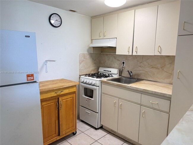 Building Photo - 6484 Indian Creek Dr