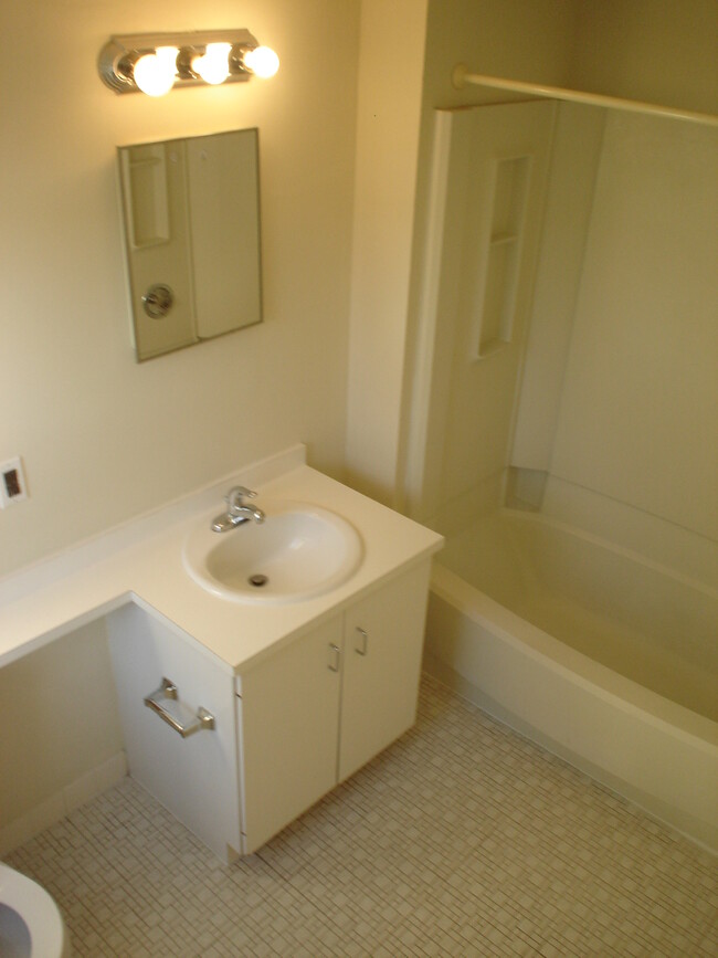 Building Photo - 263 Grove St