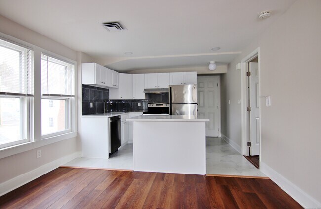 Foto del edificio - 294 Halley Ave