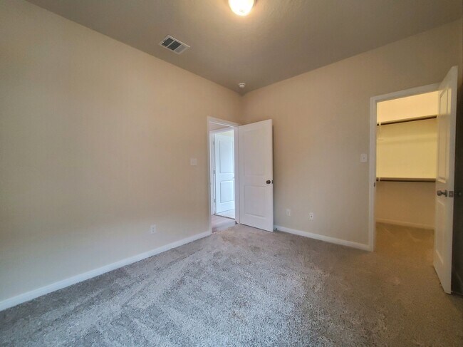 Foto del edificio - 1306 Kingsgate Dr